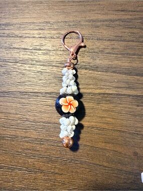 Handmade in Maui Shell and Kukui Nut Keychain/Purse Clip